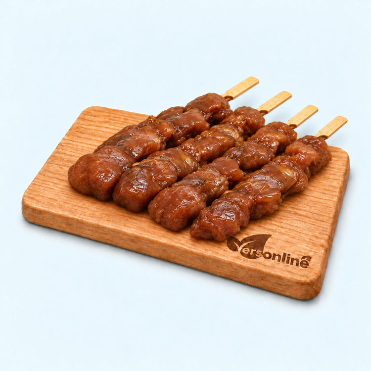 Kipsaté op stok, 4 stuks (400 gram) op Versonline snijplank